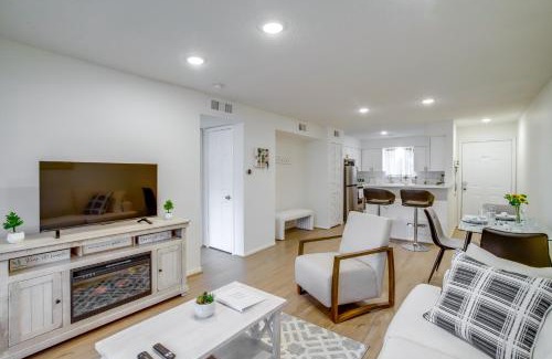 Walden on Lake Conroe Apartment | Chic Montgomery Condo with Balcony and Pool Access!