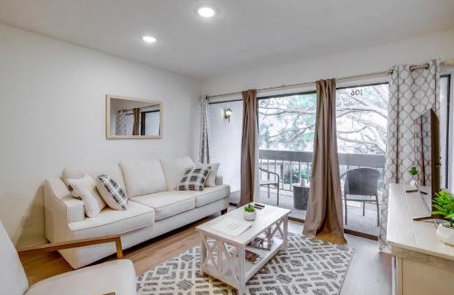 Walden on Lake Conroe Apartment | Chic Montgomery Condo with Balcony and Pool Access!