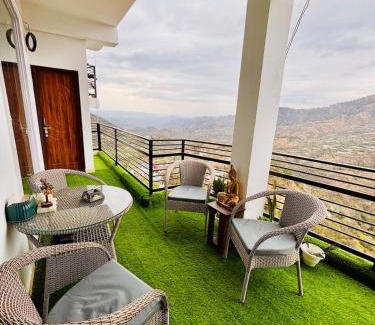 Kandaghat Apartment | Chic Mountain Home - Peaceful Stay with Mountain & Valley View