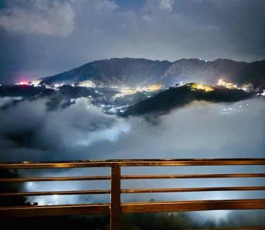 Kandaghat Apartment | Chic Mountain Home - Peaceful Stay with Mountain & Valley View