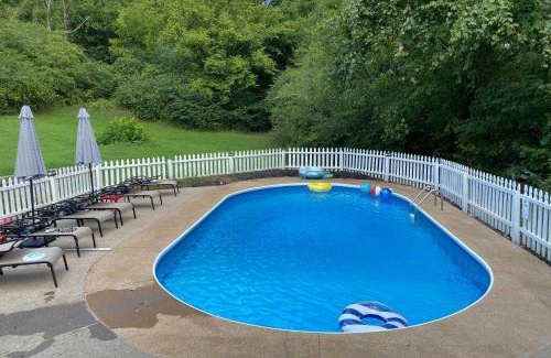 Kingston Springs House | Chic Nashville-Area Retreat with Private Pool!