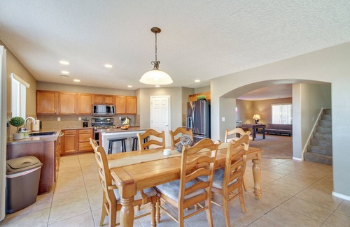 Los Lunas House | Chic New Mexico Retreat w/Patio, Grill & Fire Pit