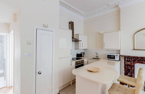 Campden Apartment | Chic Notting Hill, walk to Market & Kensington Gardens, by Blueground