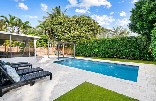River Oaks House | Chic Oasis: Private Pool, Close To Beaches