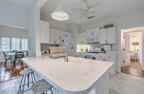 Ocala House | Chic Ocala Home w/Yard ~ 1 Mi to Dtwn Square