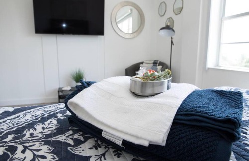 North Beach Apartment | Chic Ocean Retreat
