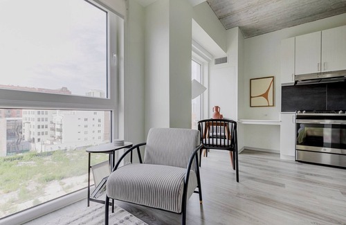Old Town Apartment | Chic Old Town Studio w/Gym, W/D, Rooftop, Pet Area & A/C, by Blueground