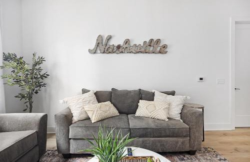 East Nashville Apartment | Chic on Main