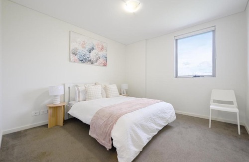 Warwick Farm Apartment | Chic One-Bedroom Hideaway with Free Parking&Wi-Fi