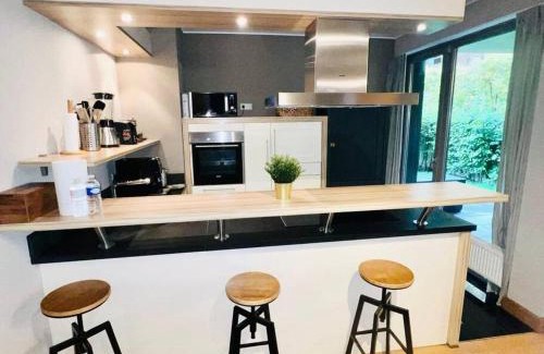 Neudorf-Weimershof Apartment | Chic one bedroom with parking&terrace-KIR22