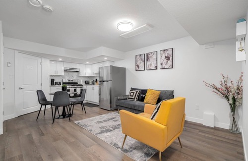 Southeast Edmonton House | Chic Orchard Getaway –Close to YEG & Everything