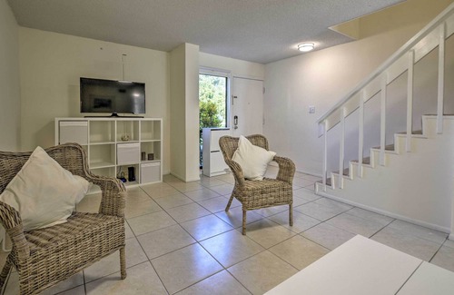 Ormond Beach House | Chic Ormond Beach Townhome w/ Grill & Shared Pool!