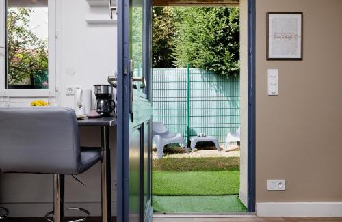 Savigny-sur-Orge Apartment | Chic Parisian - 5' RER C Paris - Orly 15 min