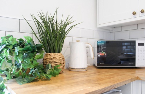 Heswall Apartment | Chic & Peaceful Annex in Heswall Private Garden