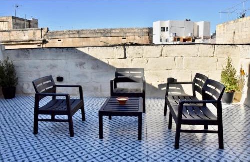 Mosta Apartment | Chic Penthouse industrial-style