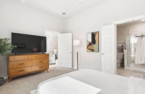 McKinney House | Chic Pet-Friendly Home in Tranquil Eastridge Area