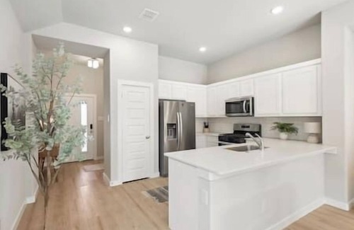 McKinney House | Chic Pet-Friendly Home in Tranquil Eastridge Area