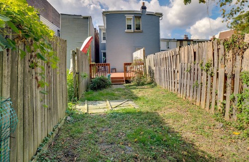 Millvale Apartment | Chic Pittsburgh Townhome w/ Private Deck!