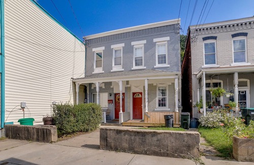 Millvale Apartment | Chic Pittsburgh Townhome w/ Private Deck!