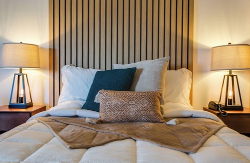 San Angelo Hotel | Chic Queen Room in Downtown Boutique Hotel – Walk to Shops, Dining & Attractions
