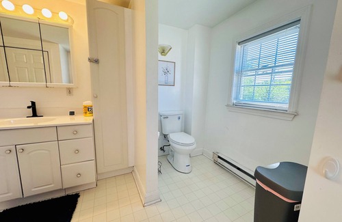 Medford Apartment | Chic Queen size bedroom with AC, WiFi in Serene Medford next to Beautiful parks