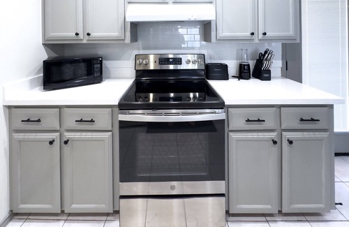 McAllen Apartment | Chic, Quiet 2BR 2BA Near Shops & Restos!