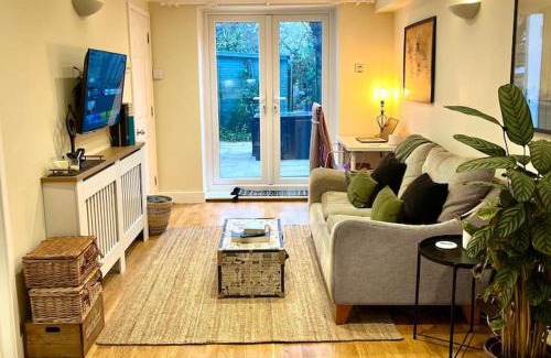 Stroud Green Apartment | Chic, Relaxing stay just 18 mins into the City