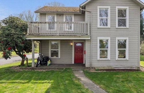 Tumwater House | Chic Remodeled century old home