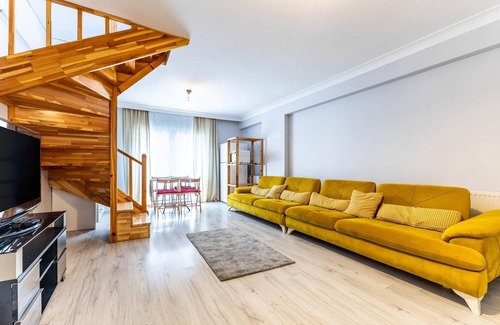 Moda Apartment | Chic Residence w Balcony 5 min to Bull Statue