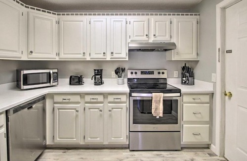 Bartlett Apartment | Chic Resort Condo about 1 Mi to Attitash Mountain!