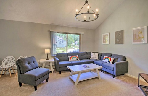 Bartlett Apartment | Chic Resort Condo about 1 Mi to Attitash Mountain!