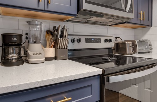 North Beach House | Chic Retreat - 2BR - Mayport Naval Base & Beaches - Pet Friendly