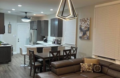 Roseland Apartment | Chic Retreat, Chic Retreat "Your Urban Getaway"