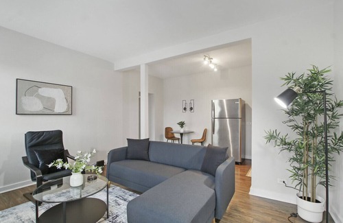Hyde Park Apartment | Chic Retreat: Cozy 1BR Apartment