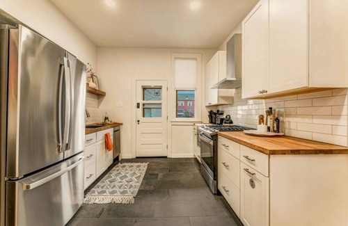 Stroudsburg Apartment | Chic Retreat Downtown Stroudsburg | 3BR+Sleeps 10