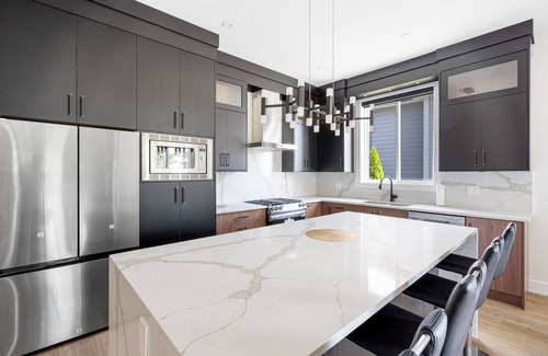 Agassiz House | Chic Retreat in Agassiz