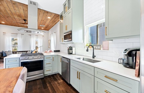 Brentwood House | Chic Retreat in North Central Austin for 6!