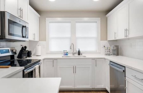 South Richland House | Chic Retreat in Prime Location