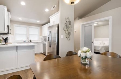 South Richland House | Chic Retreat in Prime Location