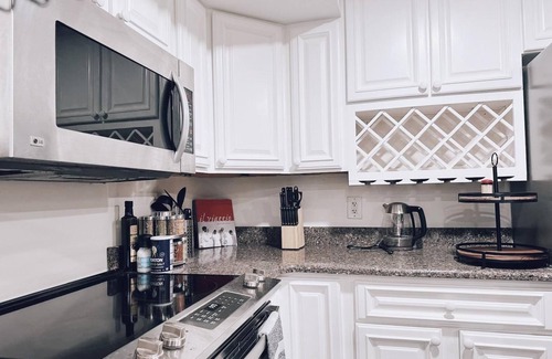 Eckington House | Chic Retreat Near Capitol Hill with Office Space & SoulCycle Bikennnnnnnn