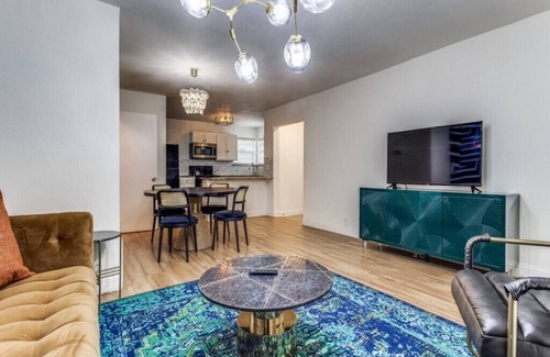 Original Town House | Chic Retreat Old Downtown