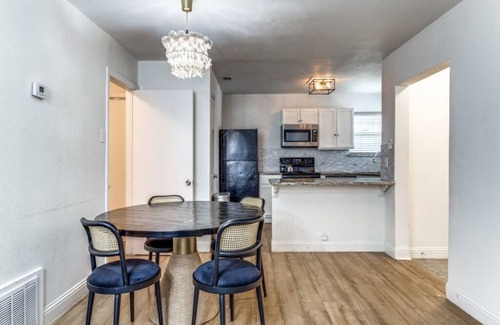 Original Town House | Chic Retreat Old Downtown
