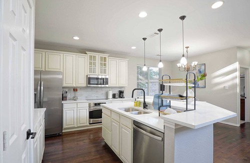 Frisco House | Chic Retreat on Goliad Circle - Your Ideal Getaway Awaits Here in Style! #41763