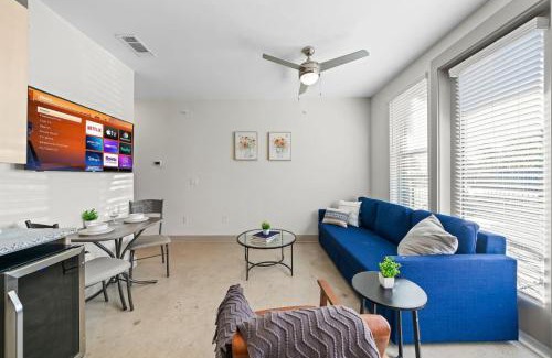 Fort Worth Apartment | Chic Retreat Poolside Comfort