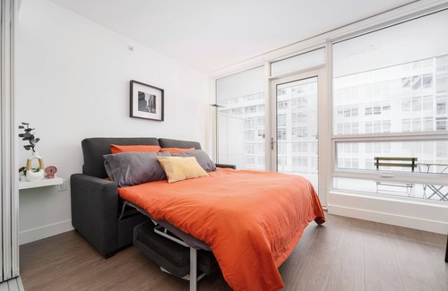 Richmond City Centre Apartment | Chic Richmond Central Condo