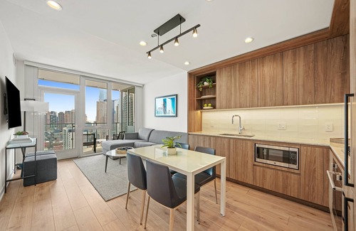 Downtown Chicago Apartment | Chic River North Retreat: Luxe Suites, Stunning Views, Steps from Chicago Life!