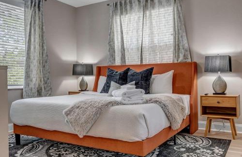 Southbank Apartment | Chic riverfront apartment in downtown San Marco