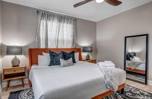 Southbank Apartment | Chic riverfront apartment in downtown San Marco