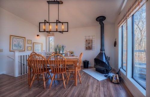 Hohenwald House | Chic Riverside Retreat on the Buffalo River-Natchez Trace Parkway