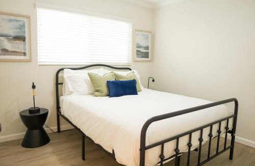 Hillcrest Apartment | Chic San Diego Apartment with Hot Tub & Workspace